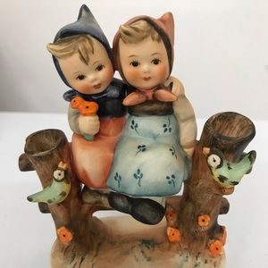 Coquettes Girls In fence with birds  Hummel